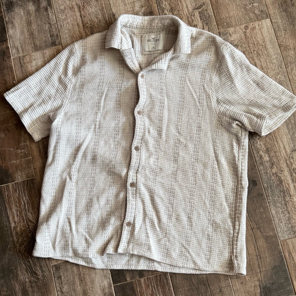 Hollister Men's Textured Short Sleeve Shirt